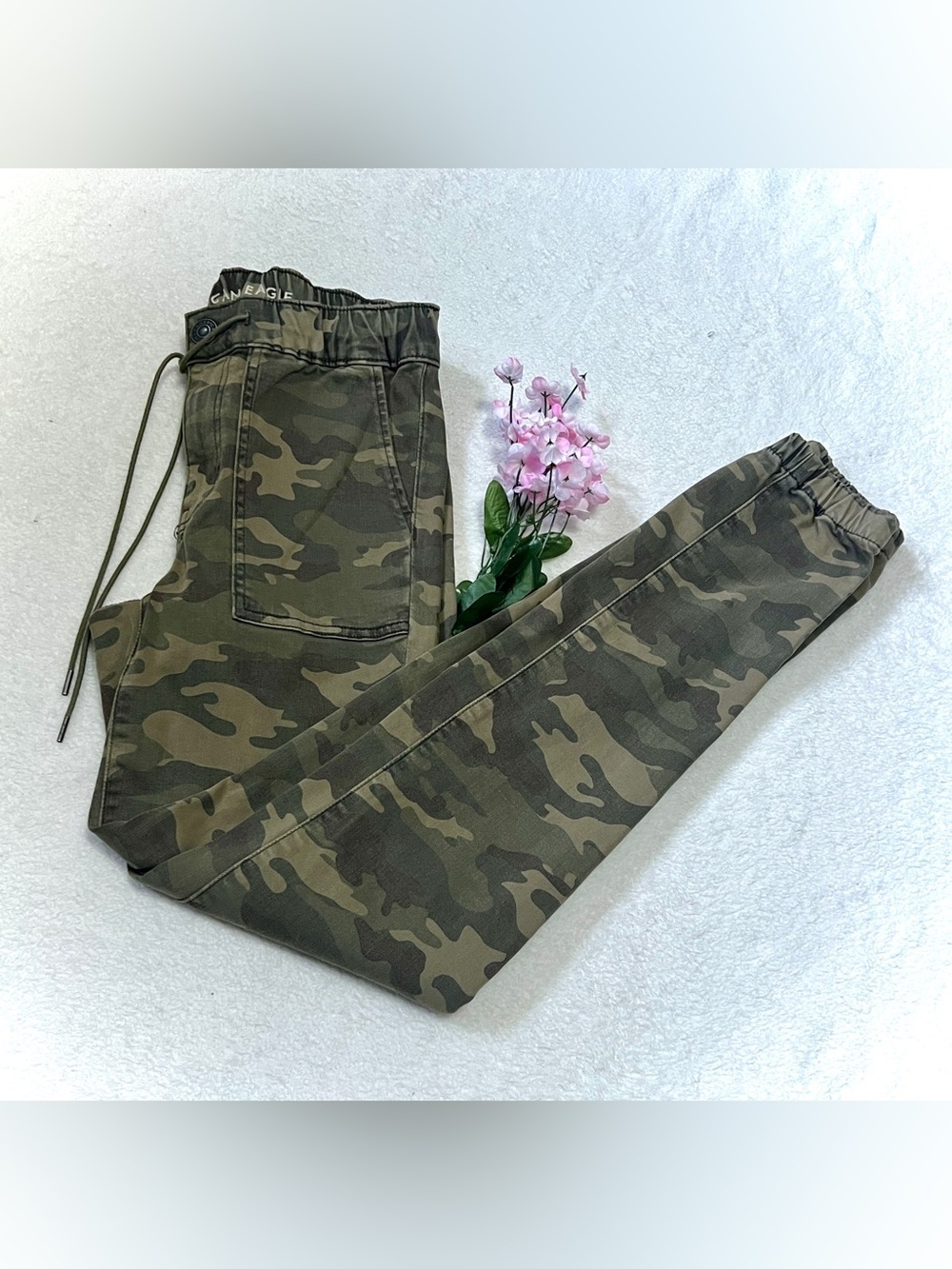 American Eagle Camo High Waisted Jogger Pant - Size 0L (27")